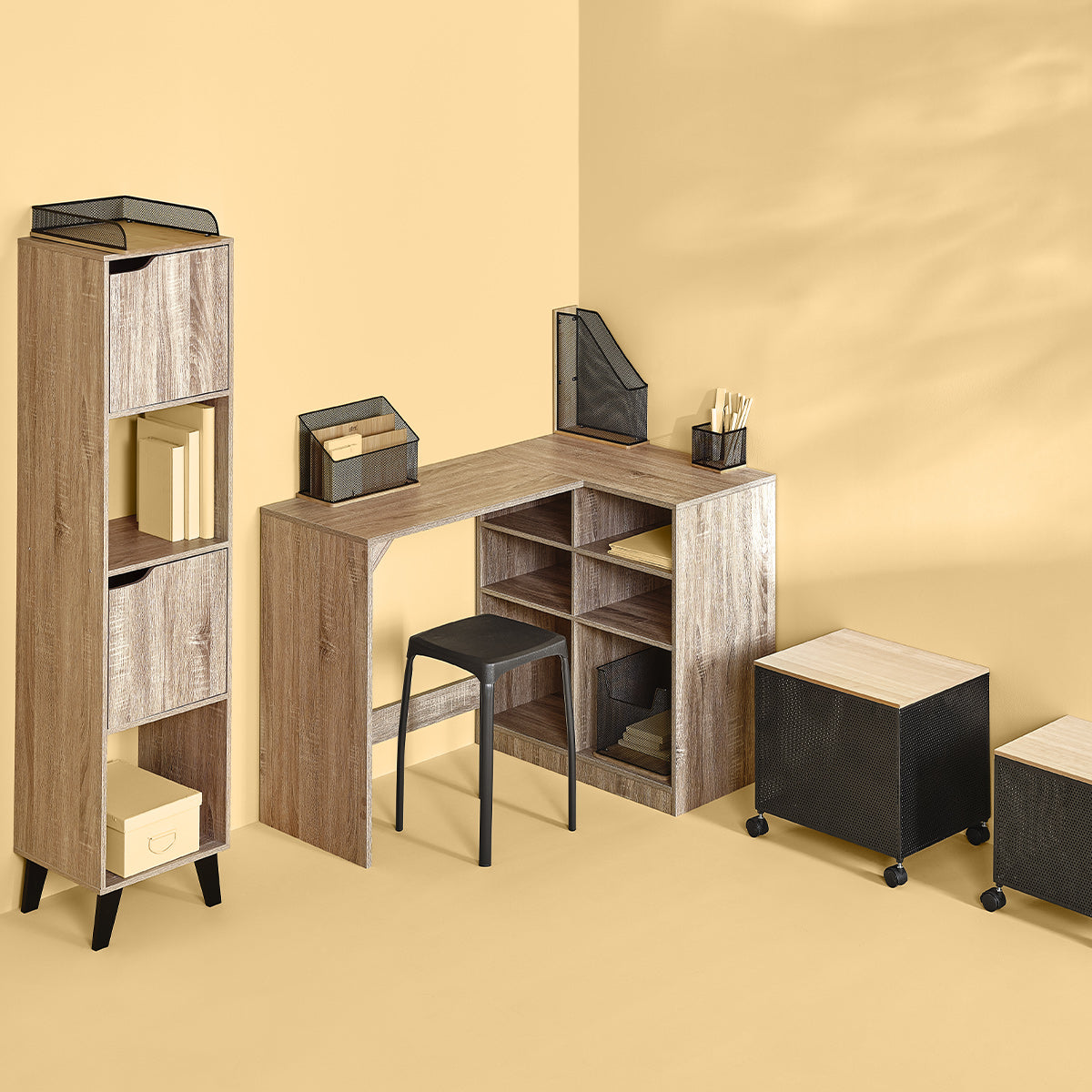 Étagère haute 4 cases avec 2 portes et pieds bois effet chêne naturel L34,5 x H146,5 cm