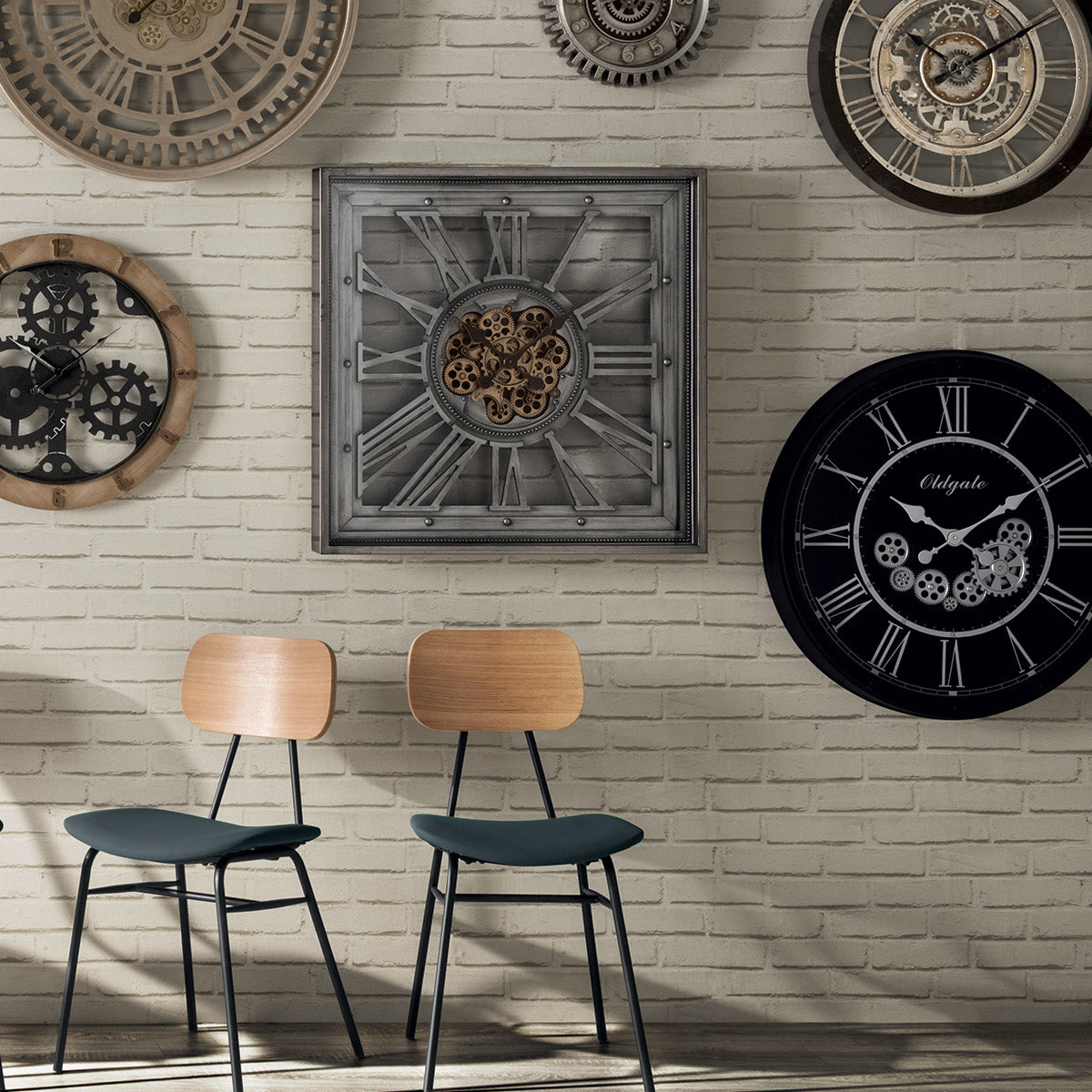 Horloge murale carrée à mécanisme apparent en métal argenté 80 x 80 cm