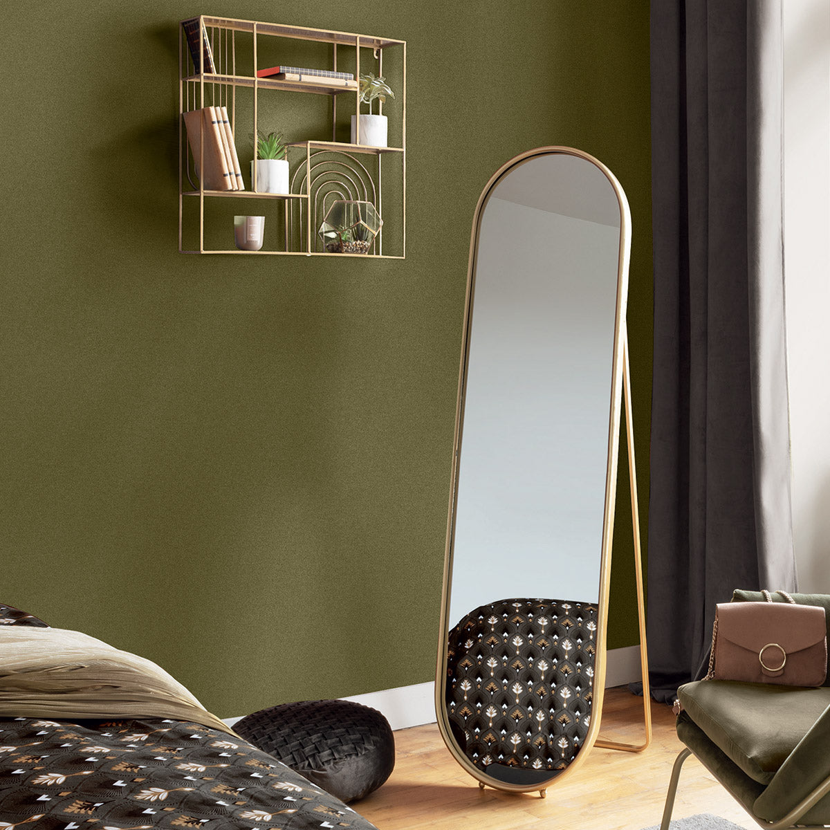 Miroir sur pied ovale en métal doré H160 cm