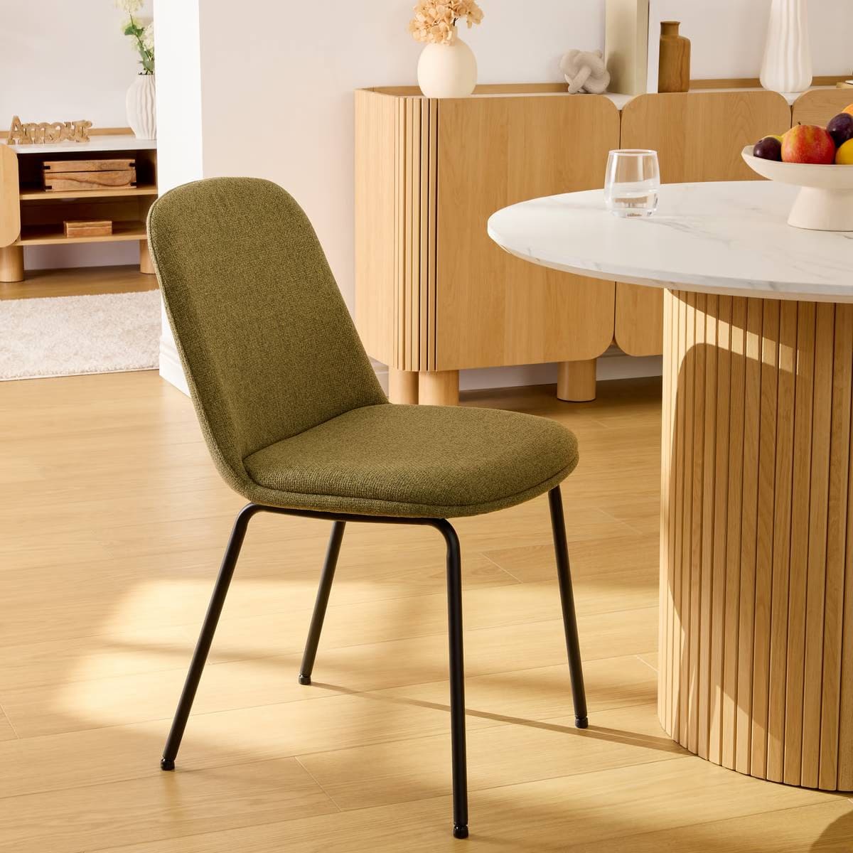 Chaise en métal et tissus vert cèdre