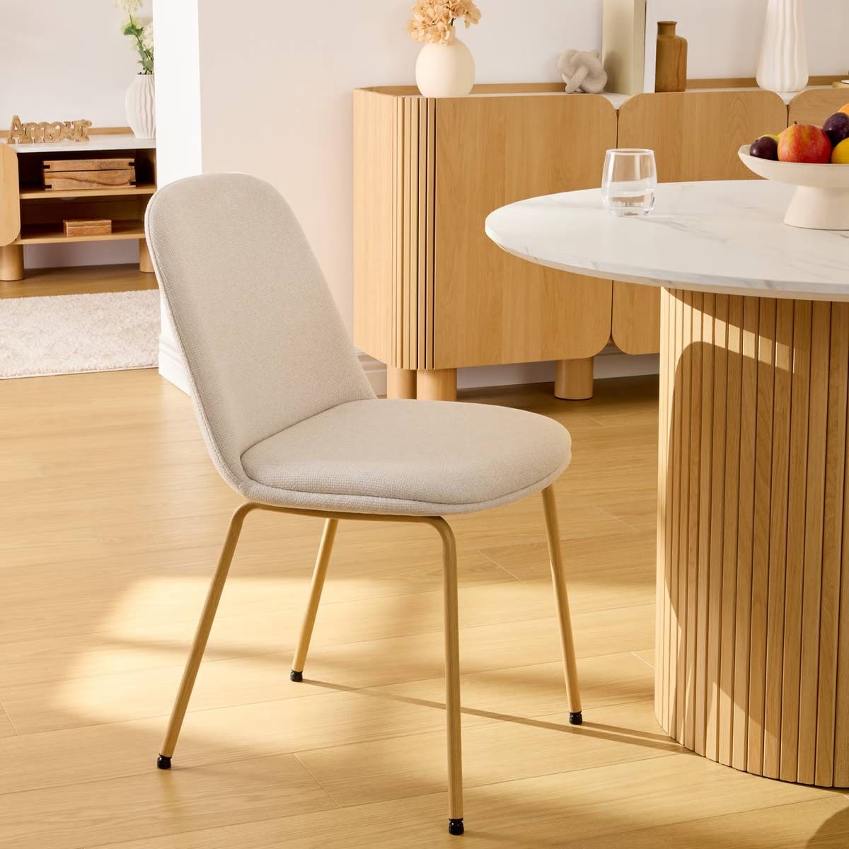 Chaise en métal et tissus crème