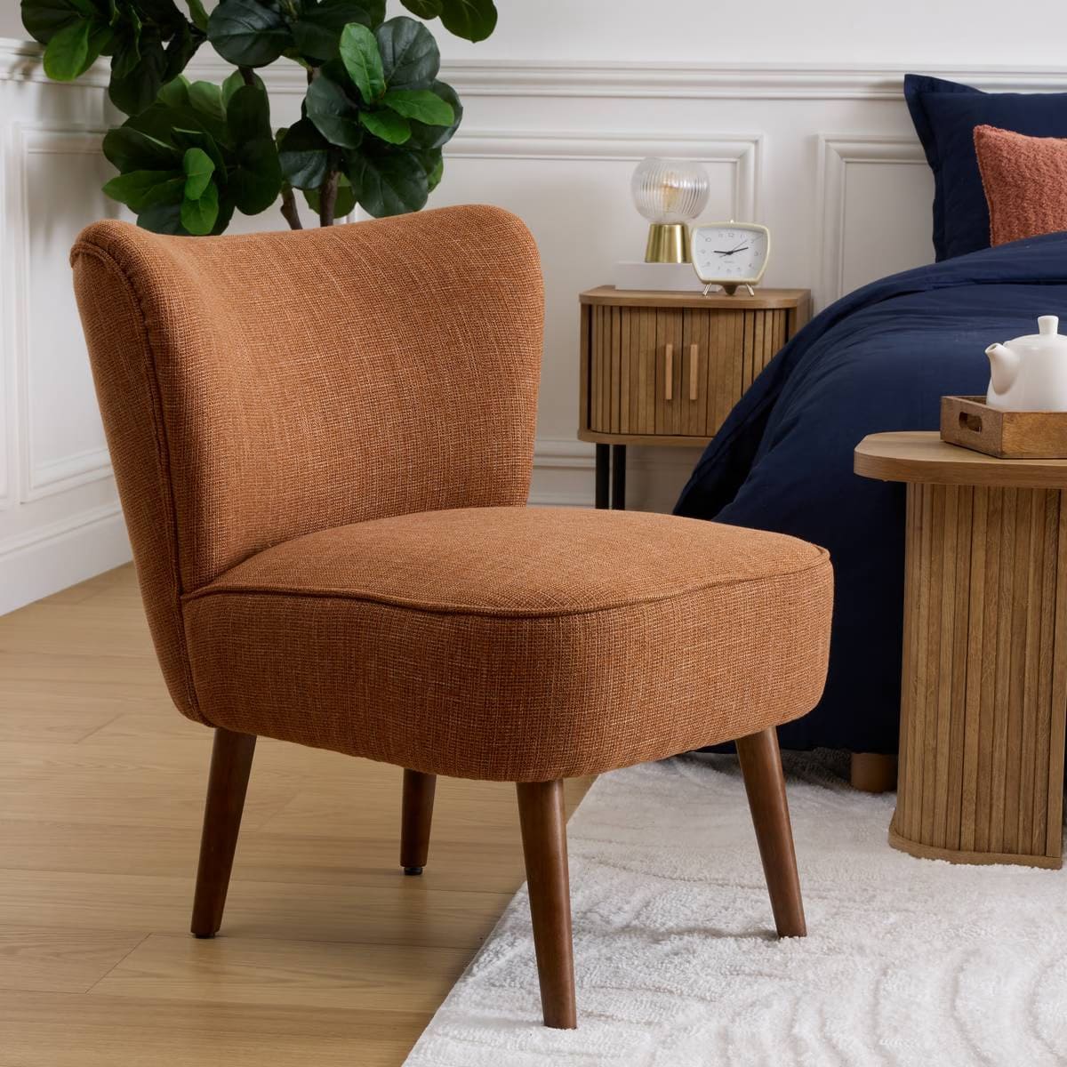 Fauteuil en velours ambre