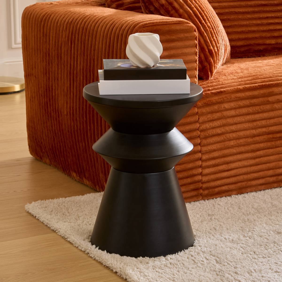 Table d'appoint totem en métal noir mat D38 cm