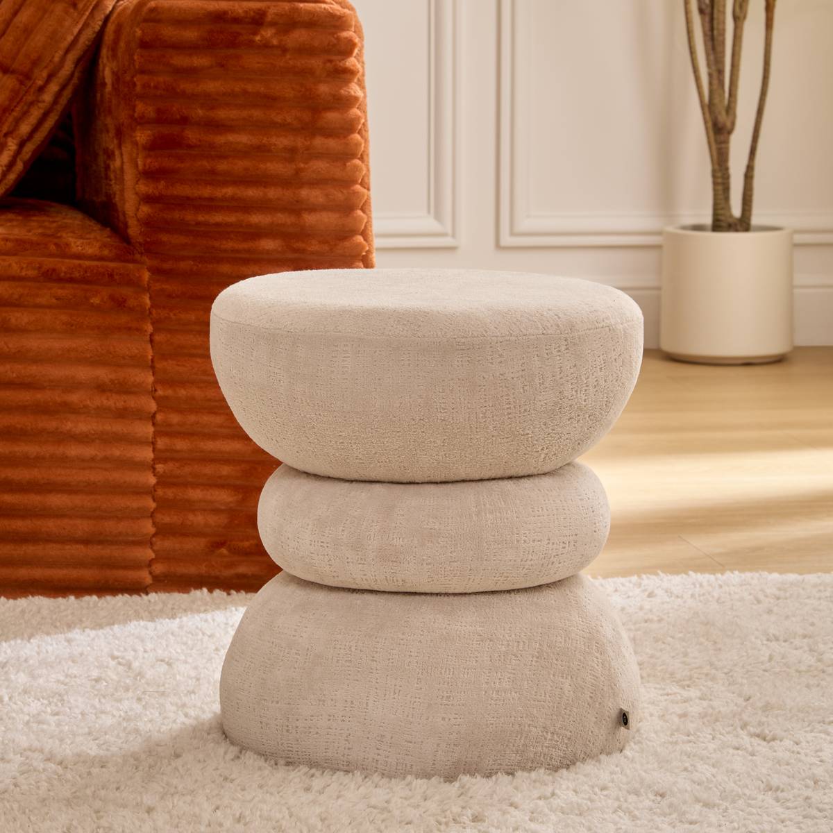 Pouf totem empilé en tissu bouclé ivoire D36 cm