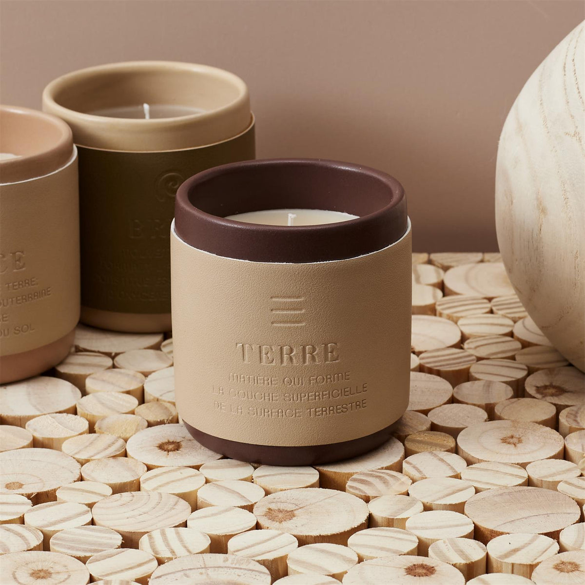 Bougie parfumée en céramique H10 TERRE