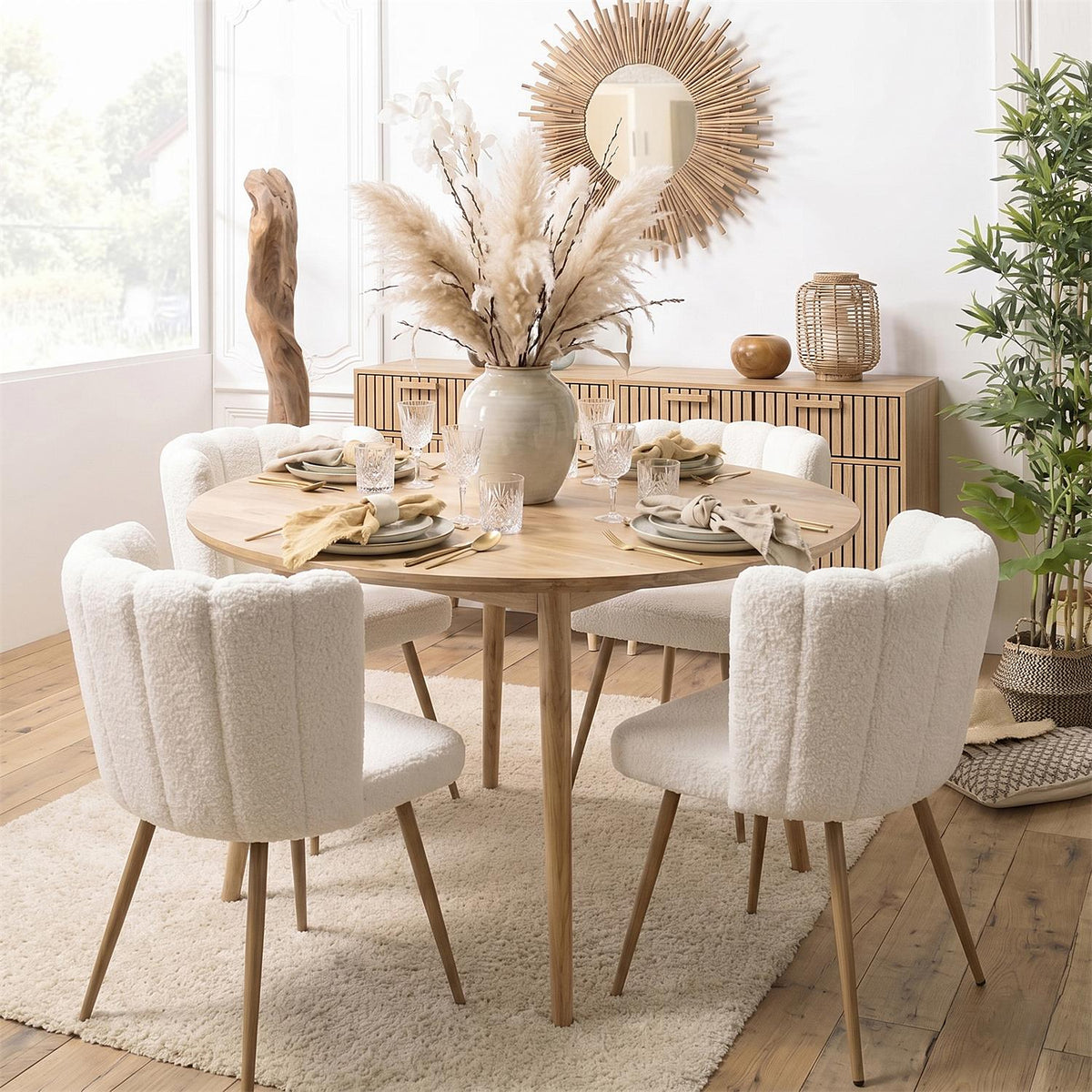 Lot de 2 chaises coquillage capitonnées en bouclette blanche pieds en métal