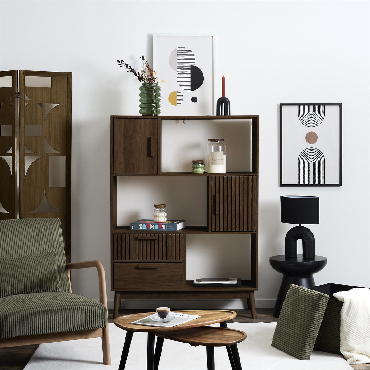 Bibliothèque bois foncé façade rainurée niches et rangements fermés L100 x H140 cm