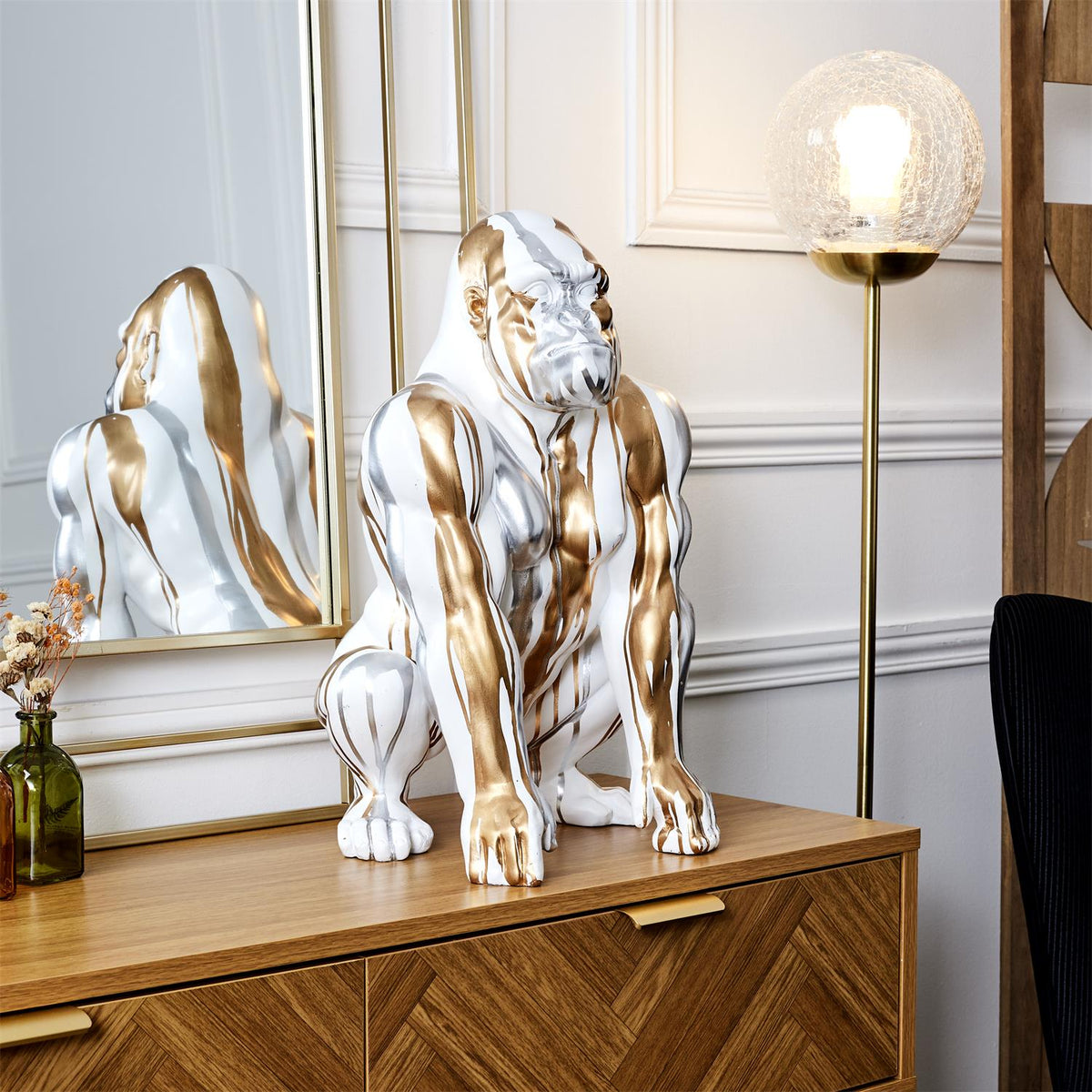 Statue gorille blanc coulures dorées et argentées H45 cm