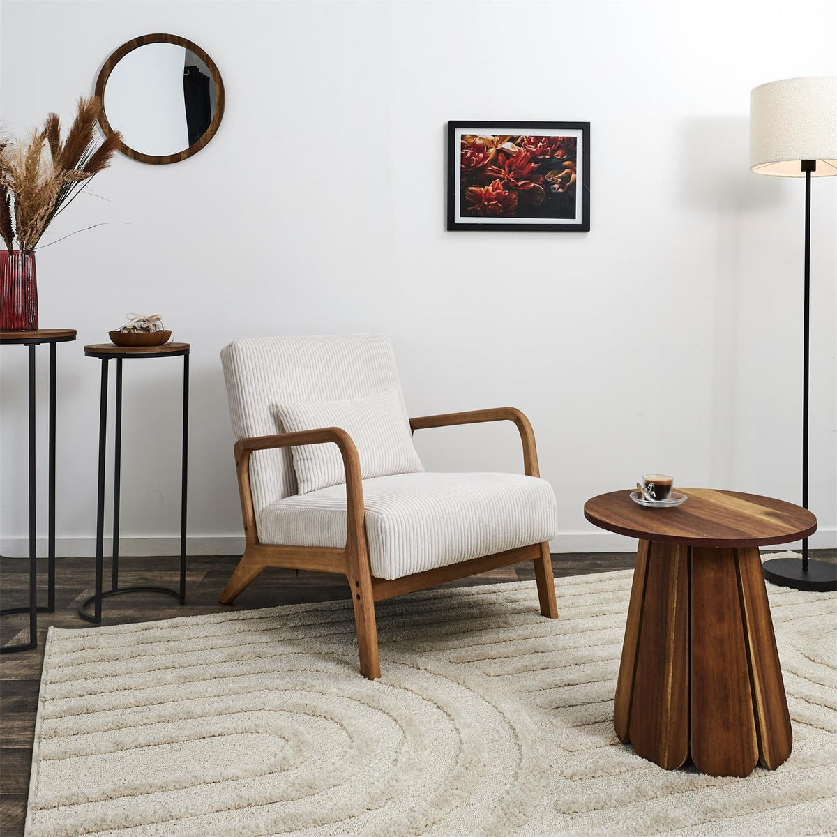 Fauteuil de salon en velours côtelé beige et bois