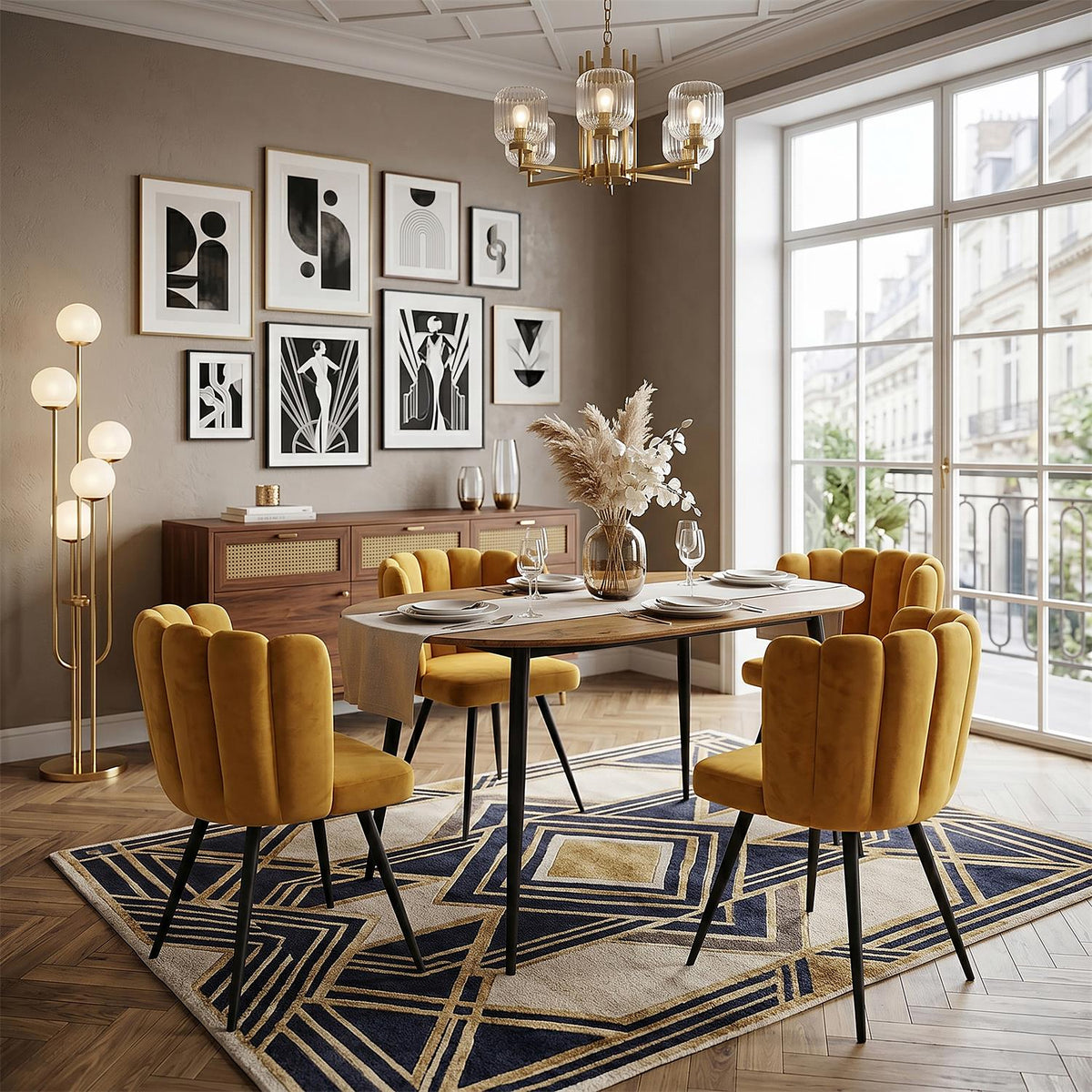 Lot de 2 chaises coquillage capitonnées en velours jaune moutarde pieds en métal