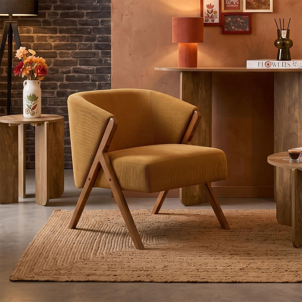 Fauteuil de salon rétro en tissu côtelé jaune moutarde et bois