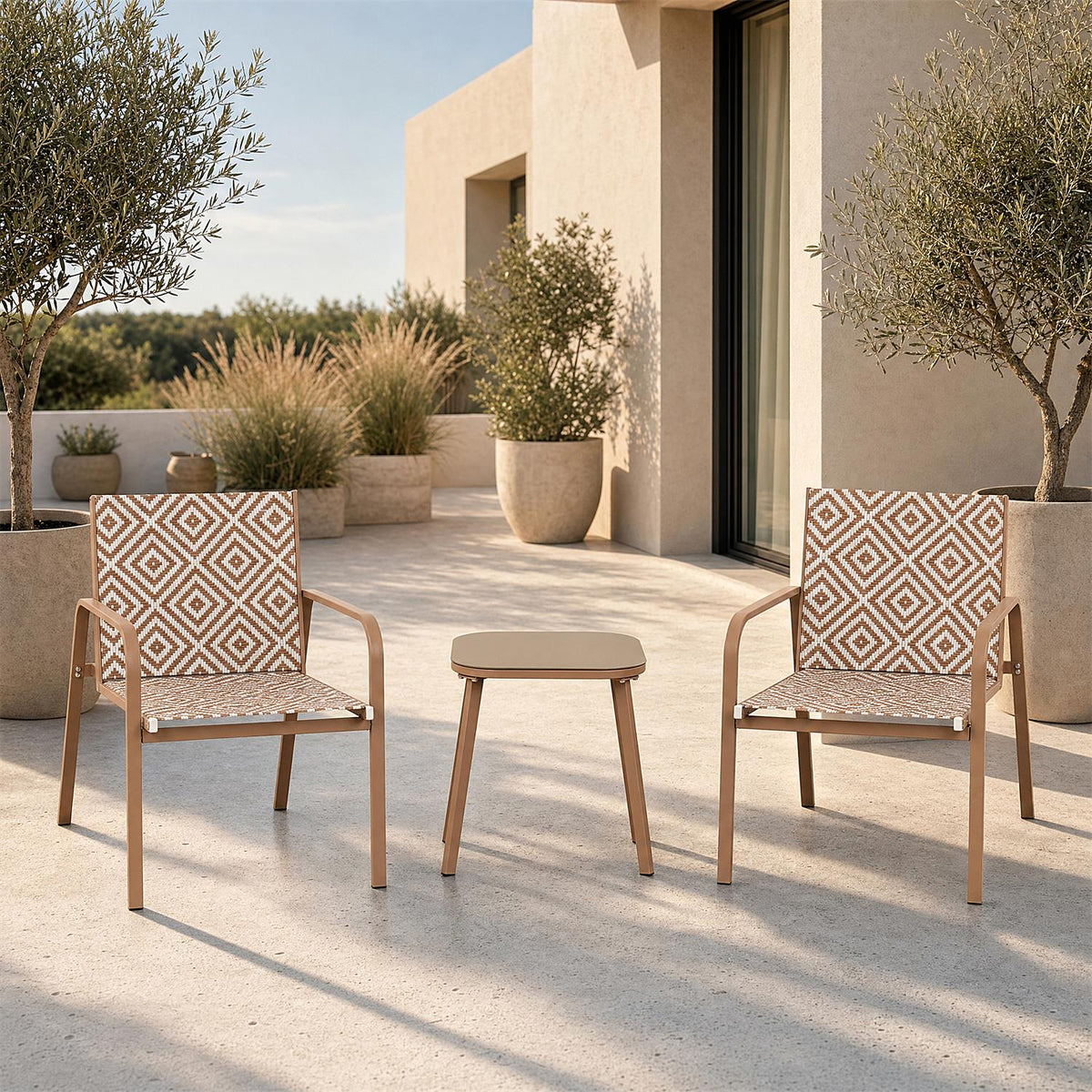 Salon de jardin 3 pièces 2 fauteuils et table basse motif géométrique beige