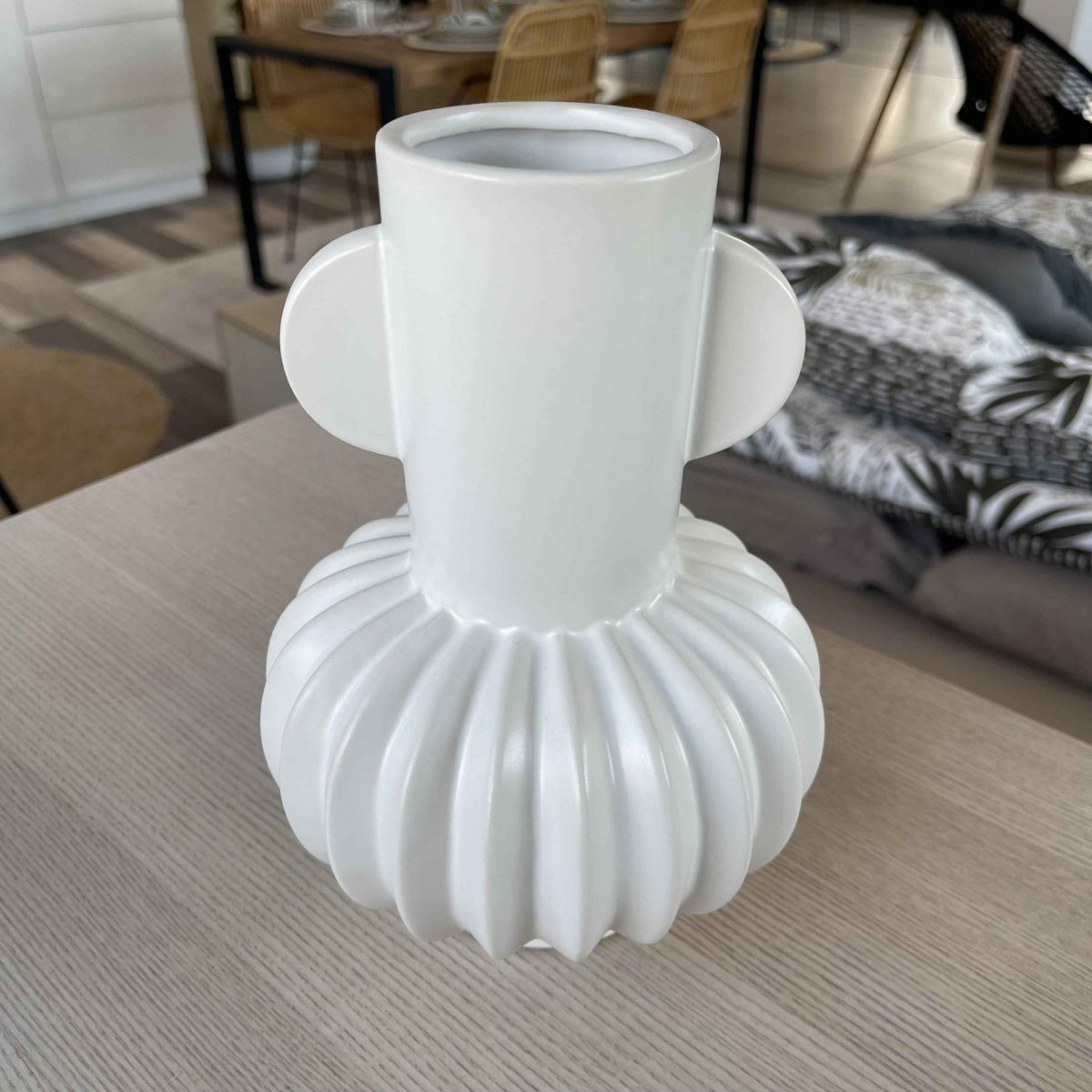 Vase en grès blanc art déco H20