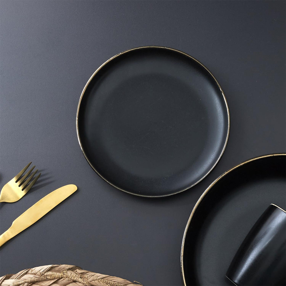 Assiette en céramique D20 noir et doré