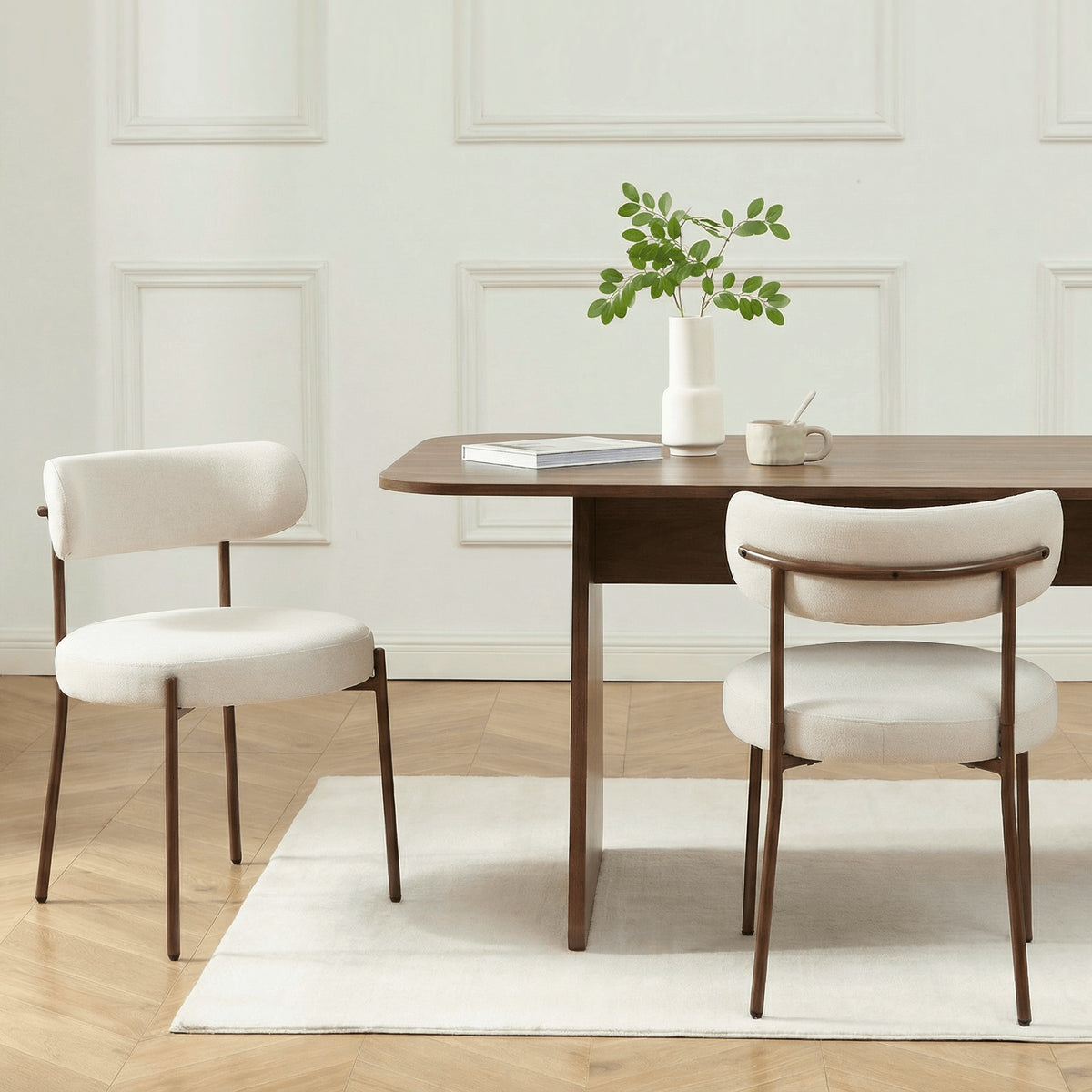 Lot de 2 chaises tissu beige pieds métal finition noyer