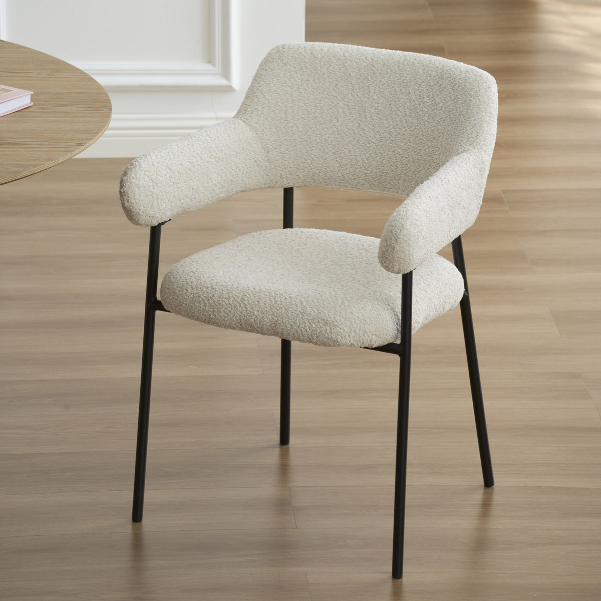 Lot de 2 fauteuils repas tissu beige pieds métal noir