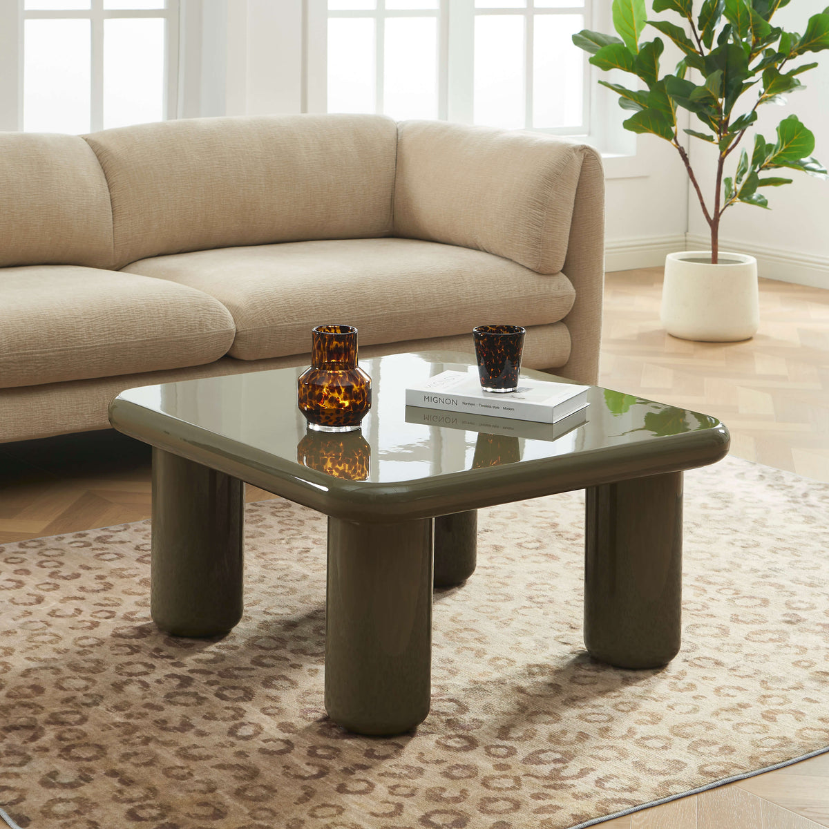 Table basse finition laquée brillante vert olive 80 cm
