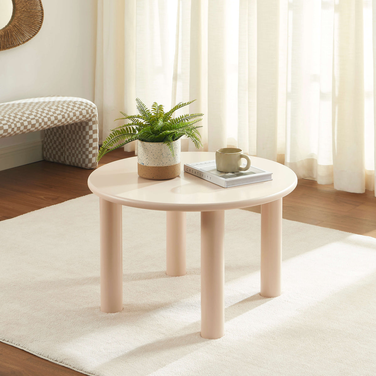 Table basse effet laqué beige