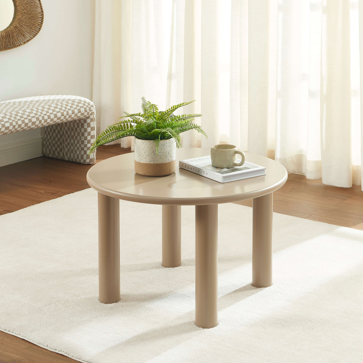 Table basse effet laqué caramel