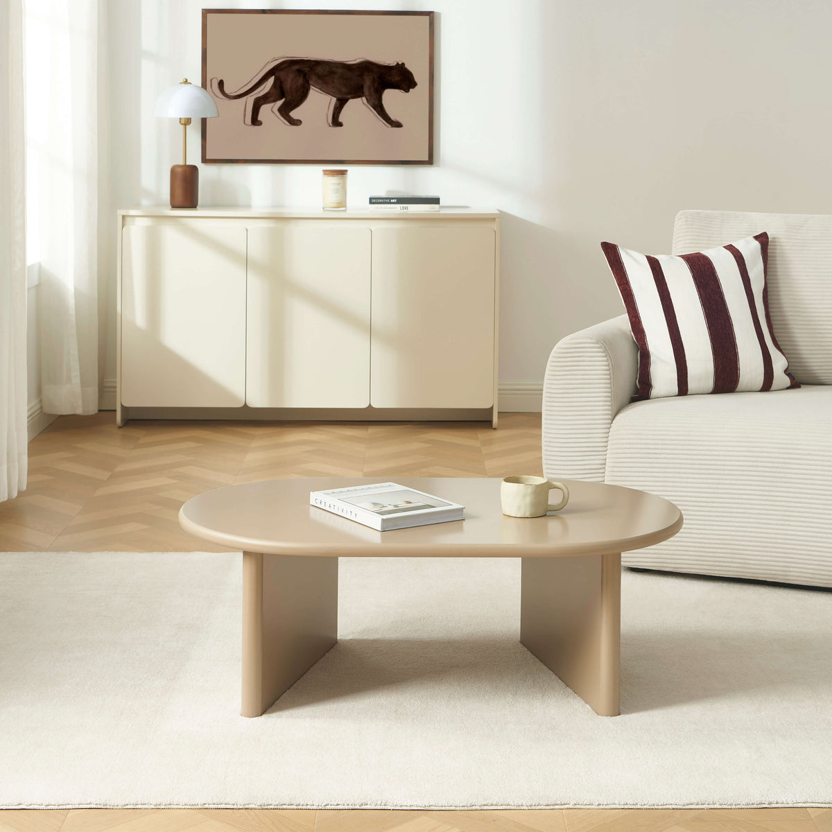 Table basse ovale effet laqué caramel