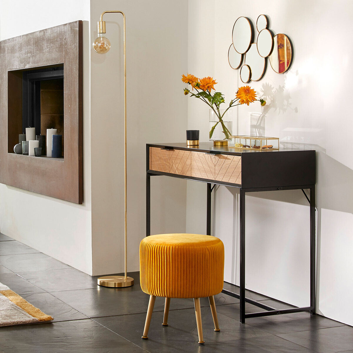 Tabouret rond en velours côtelé ocre pieds dorés D35 cm