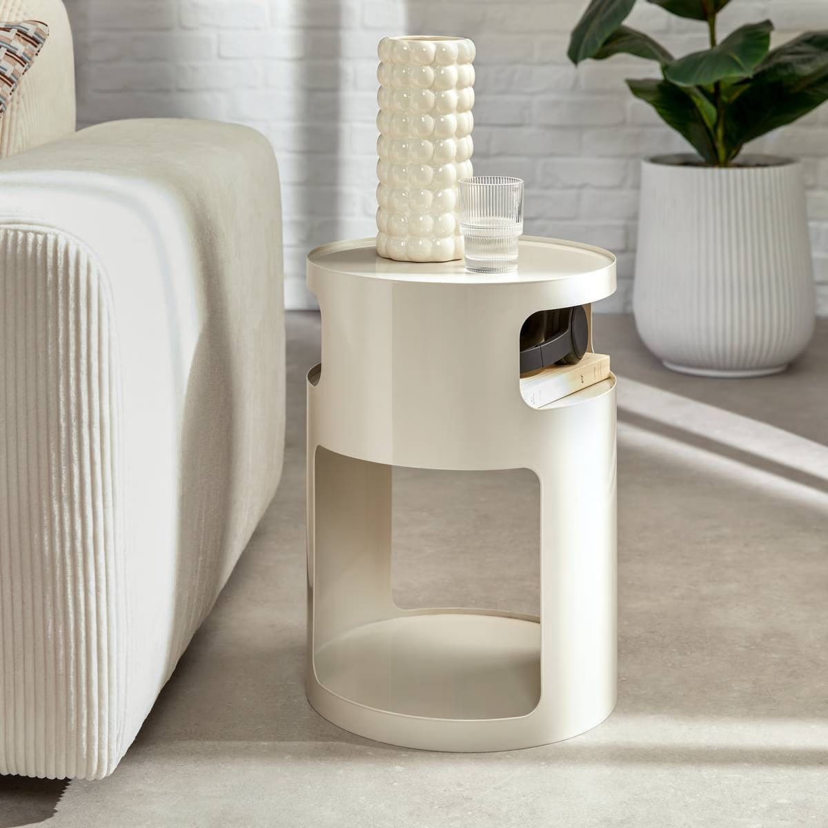 Table basse/ table d'appoint en métal beige