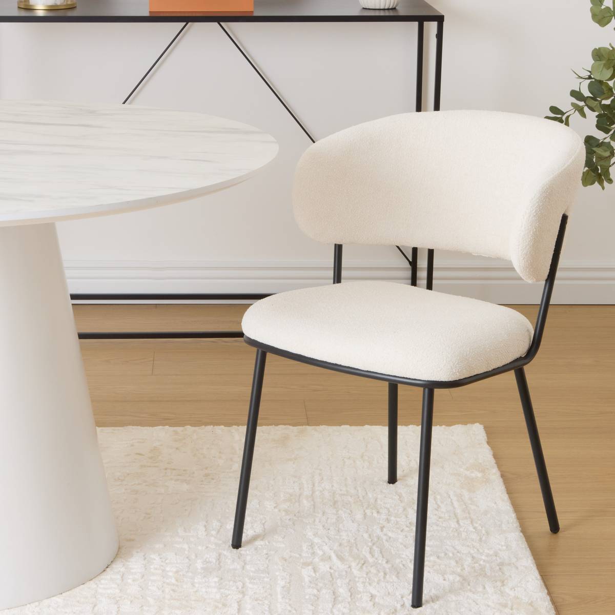 Lot de 2 chaises en tissu chenille ivoire dossier arrondi pieds métal