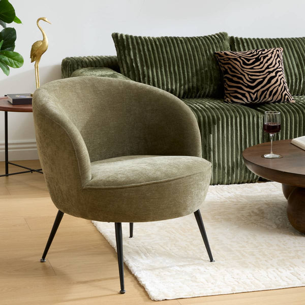 Fauteuil cocooning en tissu côtelé vert cèdre pieds métal