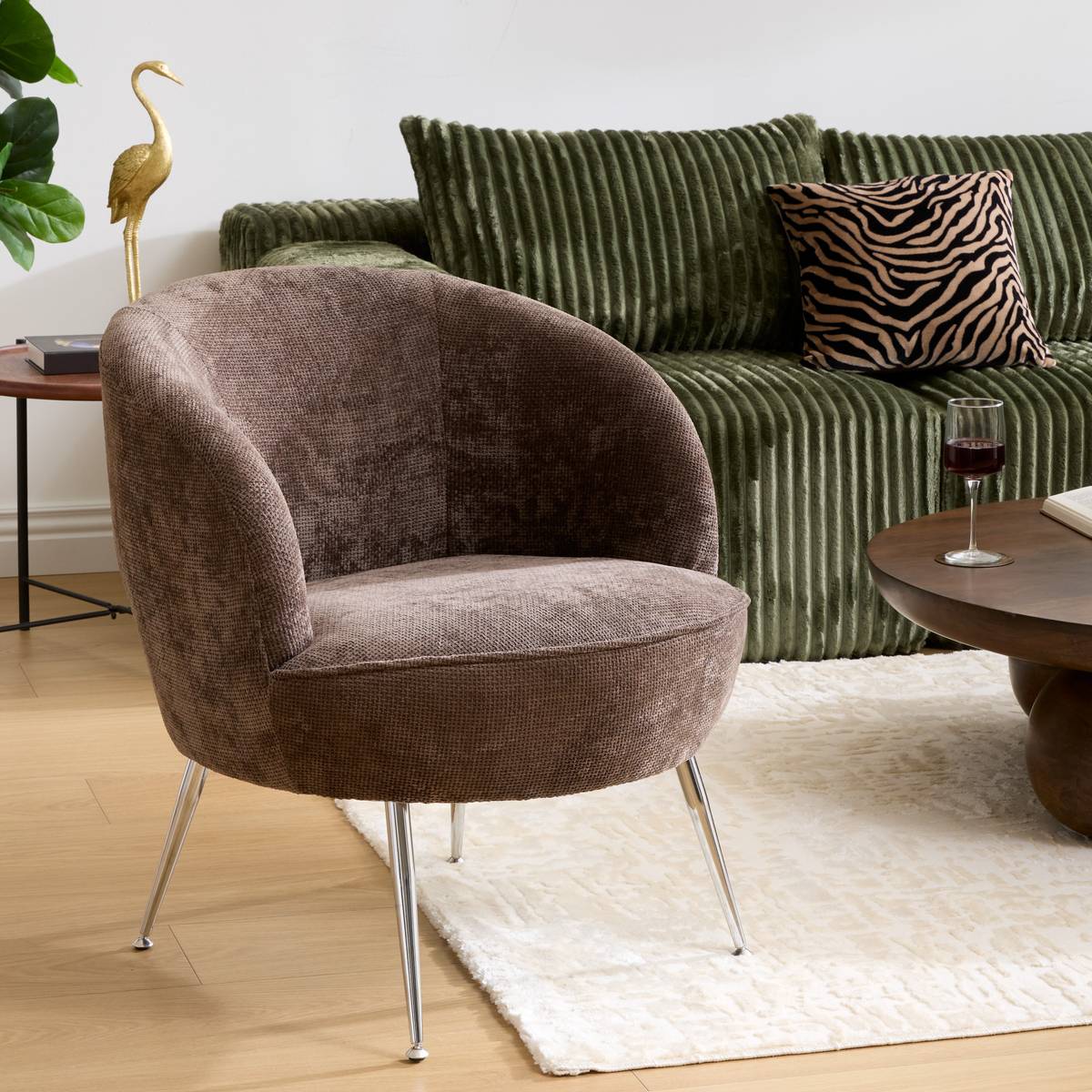 Fauteuil cocooning en tissu côtelé moka pieds métal