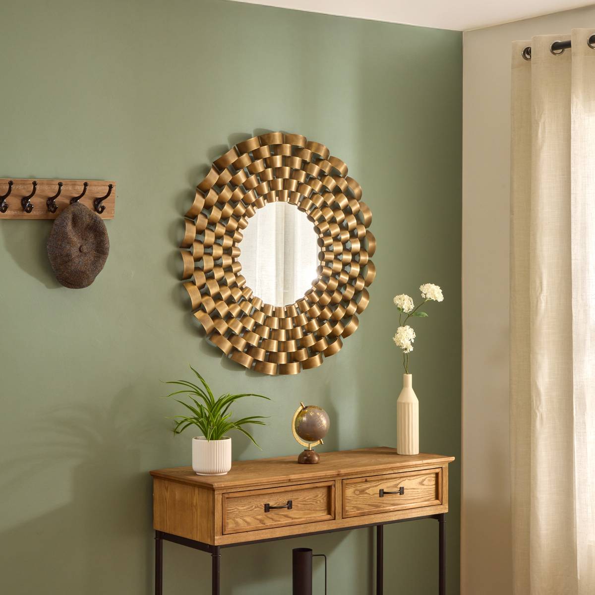 Miroir rond soleil en lamelles de métal doré D90 cm