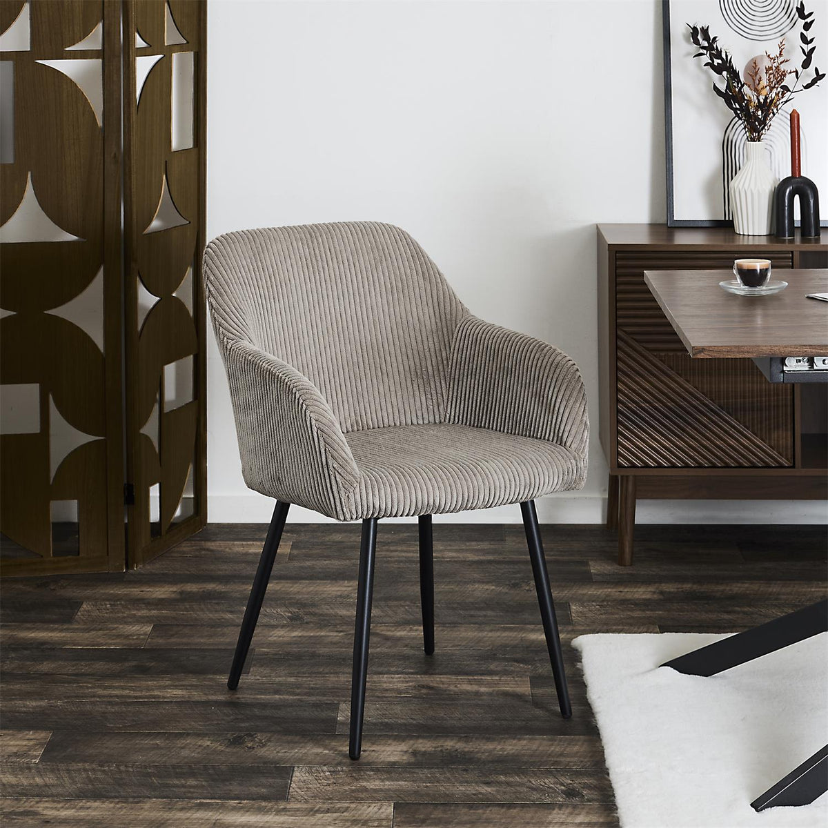 Lot de 2 chaises de table avec accoudoirs en velours côtelé taupe pieds noirs