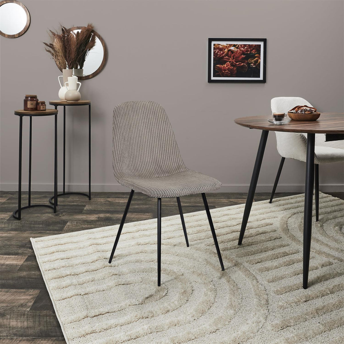 Lot de 4 chaises en velours côtelé taupe pieds métal noir