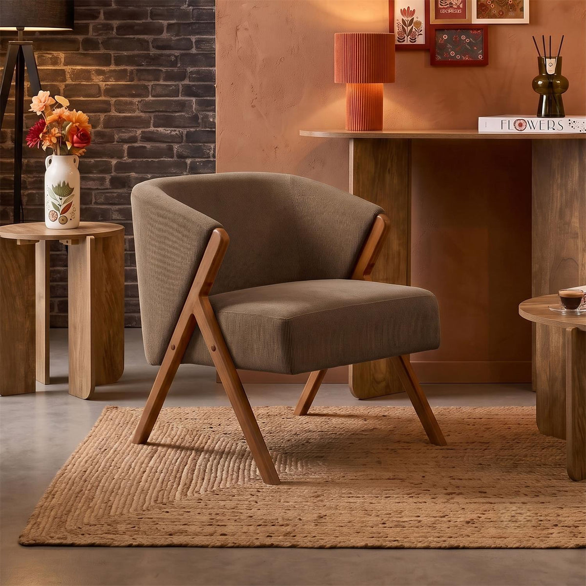 Fauteuil de salon rétro en tissu côtelé taupe et bois