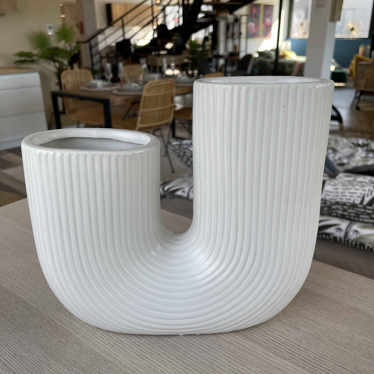Vase en grès blanc cassé H24