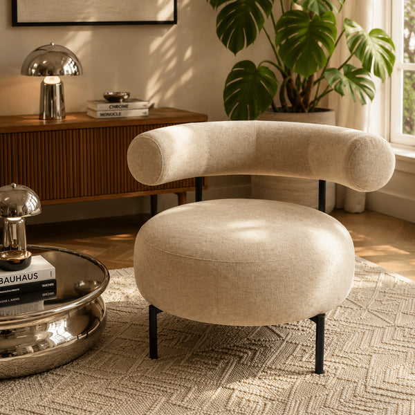 Fauteuil tissu chenille beige et pieds métal noir