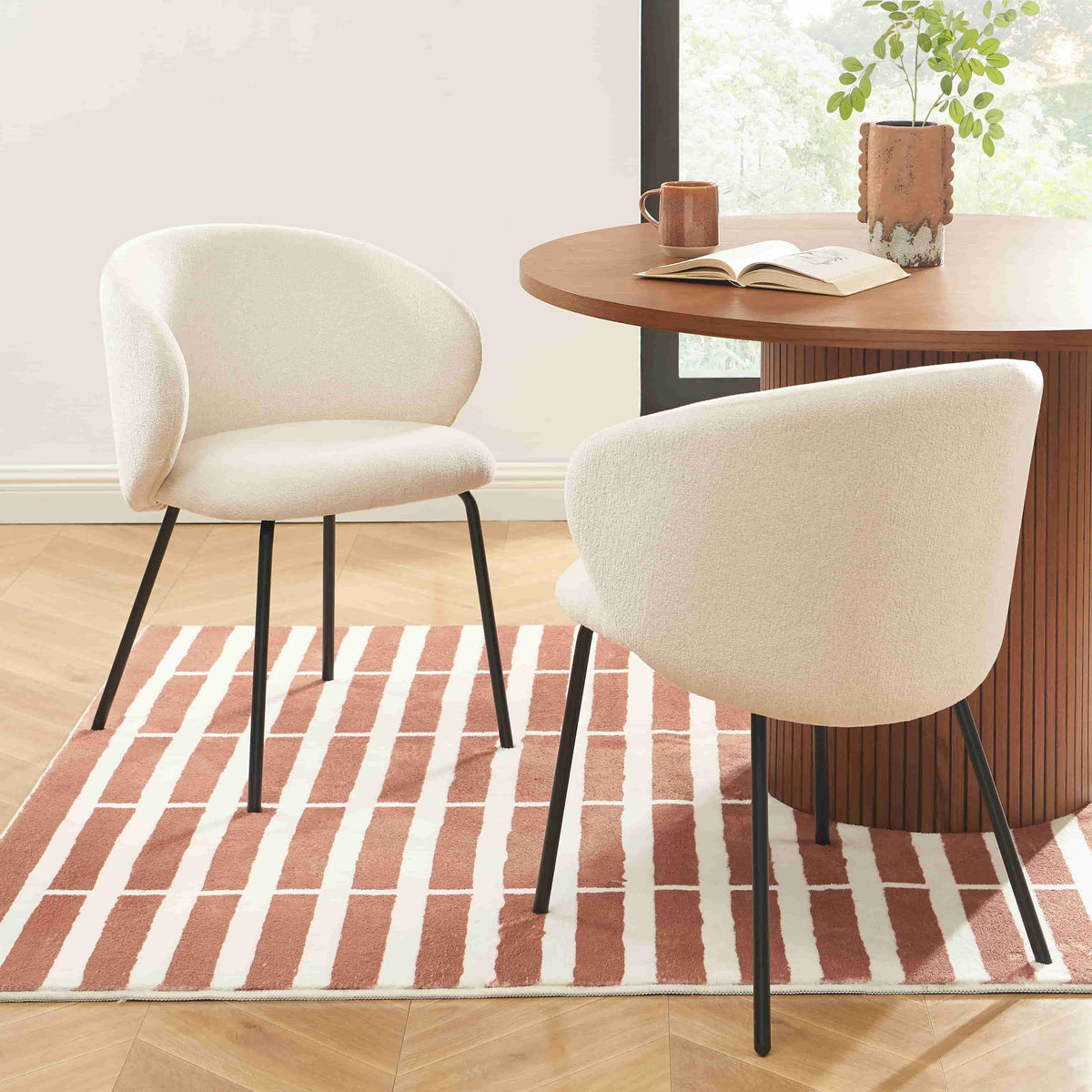 Lot de 2 chaises tissu chenille écru et pieds métal noir