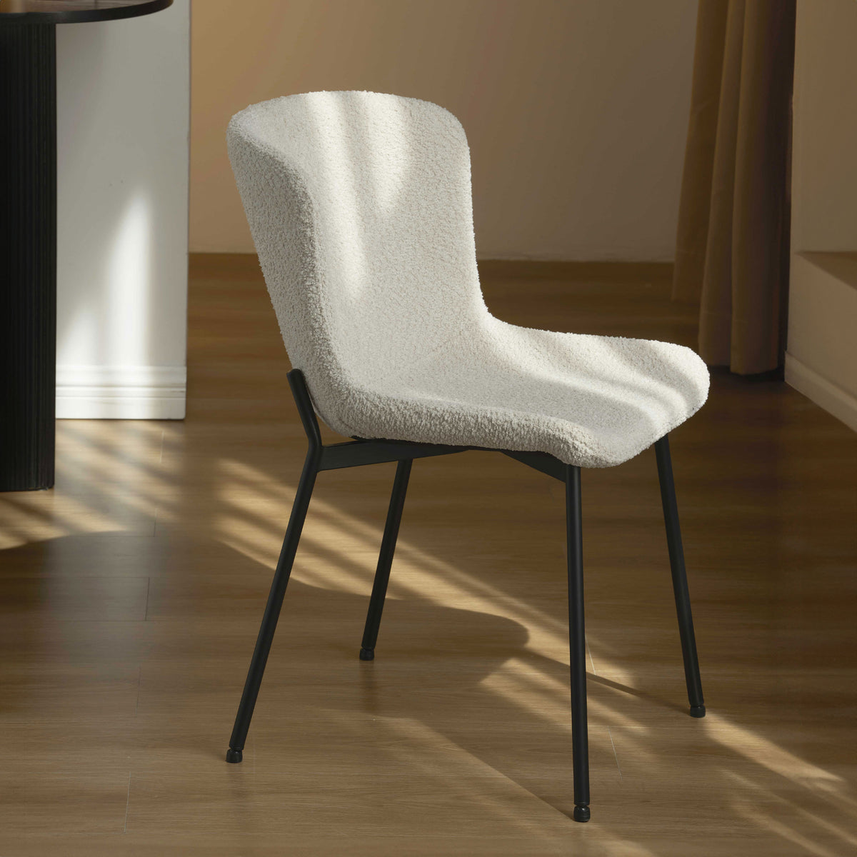 Lot de 2 chaises tissu beige pieds métal noir