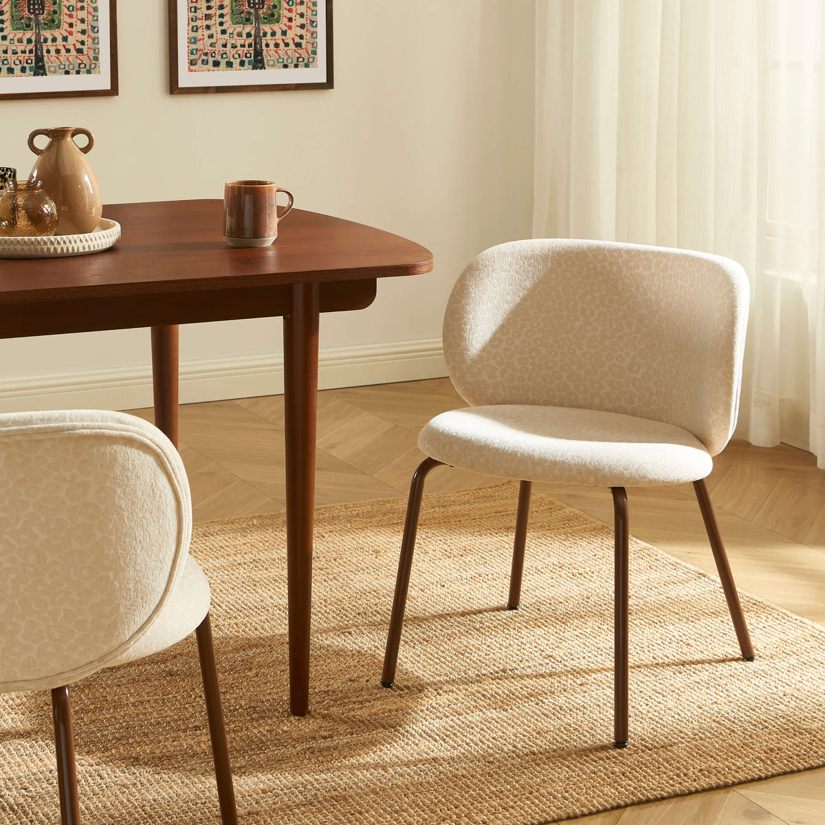 Lot de 2 chaises tissu jacquard léopard écru et pieds métal marron
