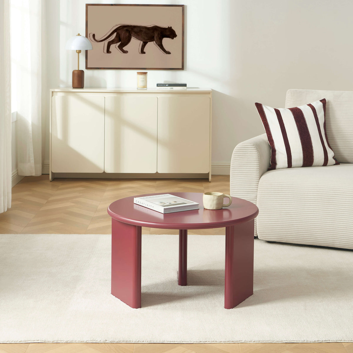 Table basse ronde effet laqué bordeaux