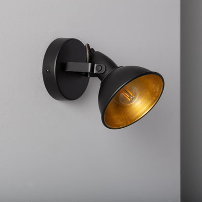 Applique en métal noir et doré L16